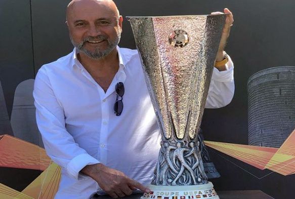 Hikmet Karaman, UEFA Kupası ile poz verdi