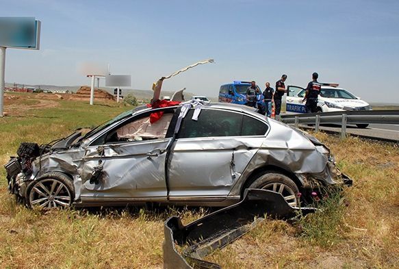 Takla atan otomobilde can pazarı: 5 yaralı