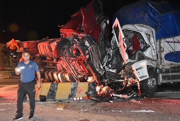 Trafik kazası: 2 ölü, 17 yaralı