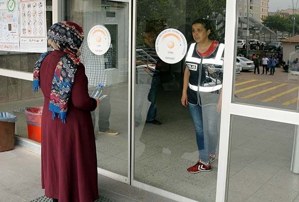 Kayseri'de 1 dakika geciken öğrenci, YKS'ye giremedi