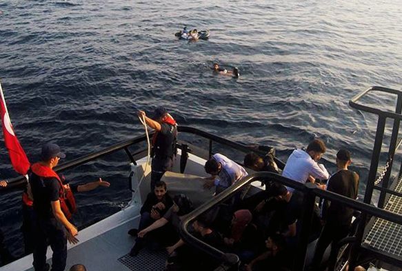 Göçmen teknesi battı, 31 kişi kurtarıldı