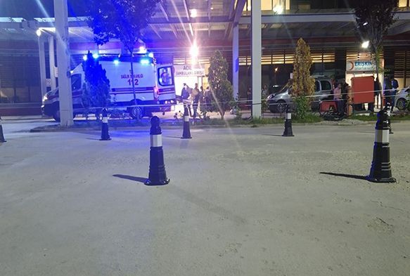 Önce arkadaşını, sonra da kendini vurdu