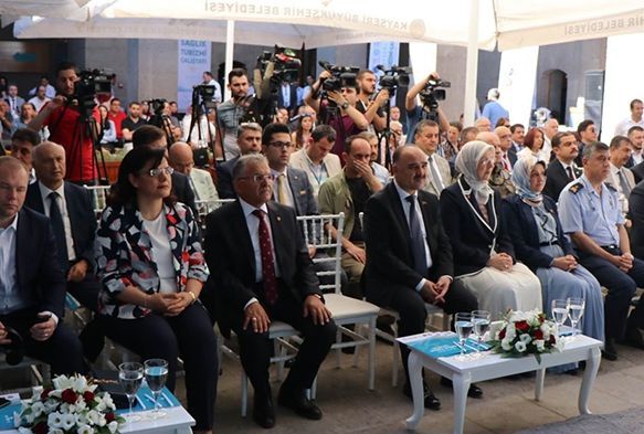 Dnyann ilk tp fakltesinde Salk Turizmi altay