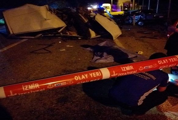 Trafik kazası: 2 ölü, 1 yaralı