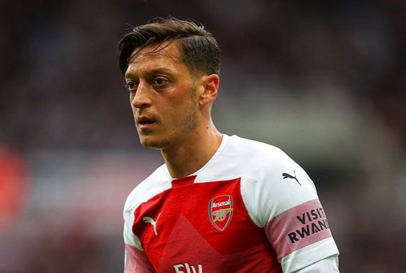 Mesut zil'e Londra'da saldr giriimi