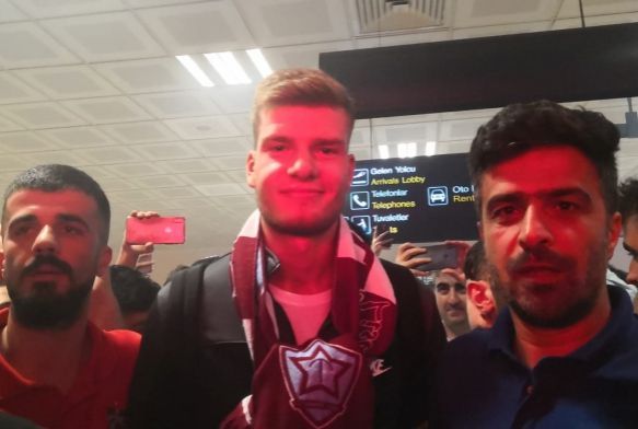 Alexander Sörloth Trabzon'da çoşkuyla karşılandı