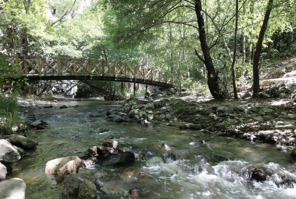 Yazın sıcağında kanyona gelenler üşüyor