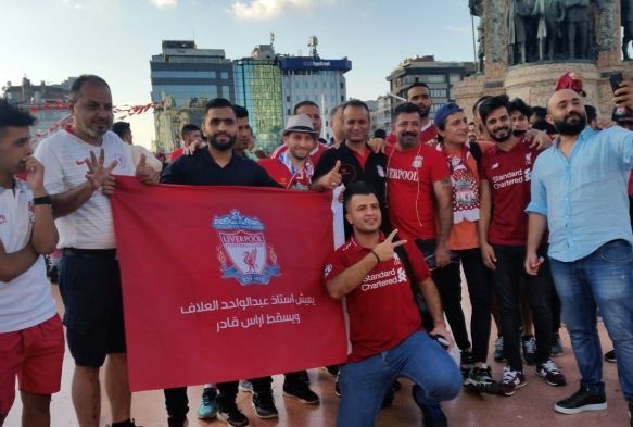 Liverpool ve Chelsea taraftarları Taksim’de toplandı