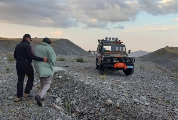 Erciyes'te mahsur kalan 2 kişiyi JAK ekipleri kurtardı