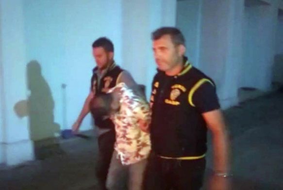 Sevgilisini dverken utanmad, gazetecileri grnce ban nne edi