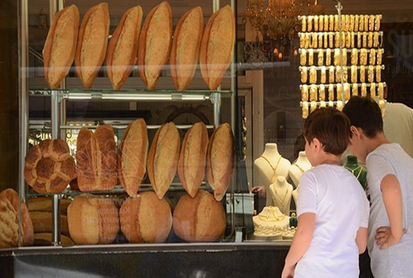 Bu kuyumcuya 'altn' almaya gelen ekmek' alp kyor