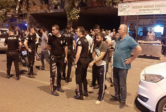 Bakl ve silahl kavga: 2 yaral