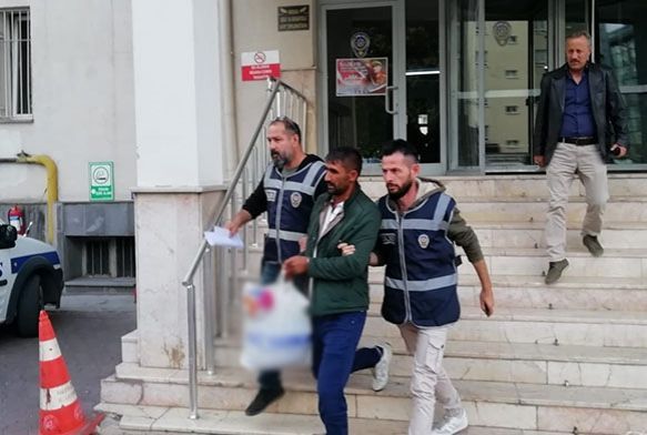 Su makinesi adam evinde yakaland