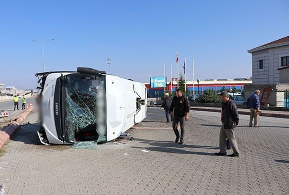i servisi midibs devrildi: 1 l, 24 yaral