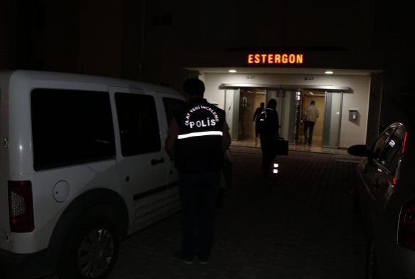 Kendini bıçaklayarak intihar etmek istedi