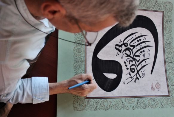 Yazı yazarak servet kazanıyor