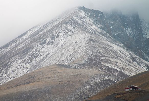 Erciyes Dağı'na kar yağdı