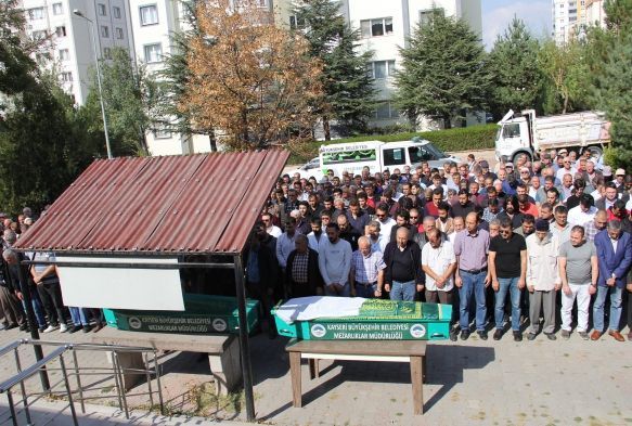 Kazada ölen üniversiteli Emel, son yolculuğuna uğurlandı