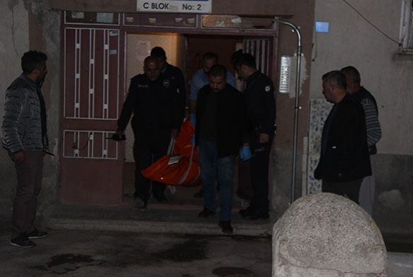 ki ocuk annesi, sevgilisi tarafndan baklanarak ldrld