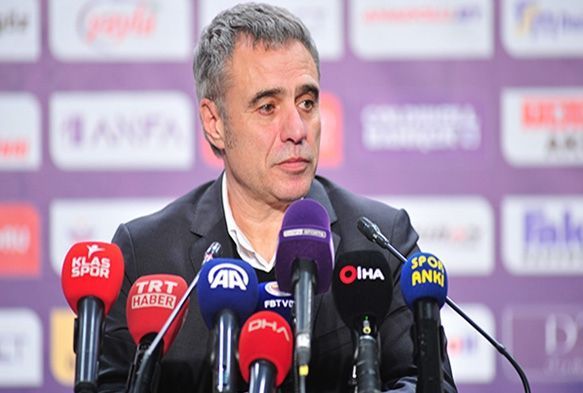 Ersun Yanal: 'Oynanan oyundan memnun deilim'