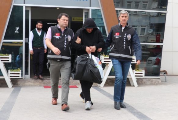 Sokaktan gelen seslere sinirlenince katil oldu