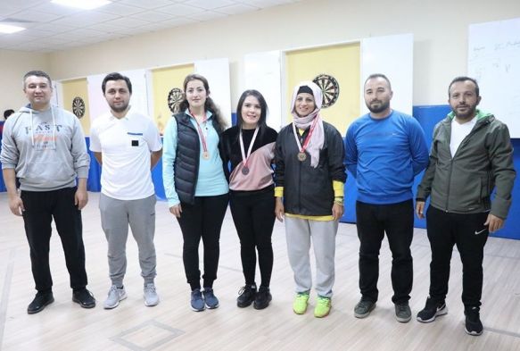 İki kurum personelleri Dart turnuvasında buluştu