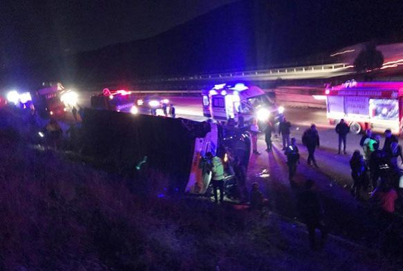 ofr kalp krizi geirdi, yolcu otobs devrildi: 27 yaral
