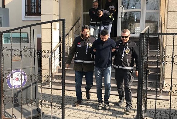Sevgilisi hamile kalnca ocuu drmek iin darp ettirdi