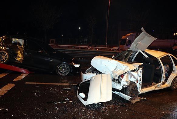 Otomobil kar eritteki otomobile arpt: 5 yaral