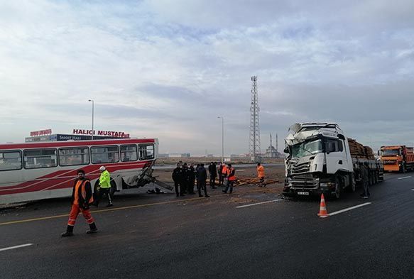 Tr durakta yolcu alan halk otobsne arpt: 11 yaral