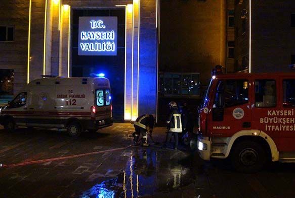 zerine benzin dkp kendisini yakmak istedi