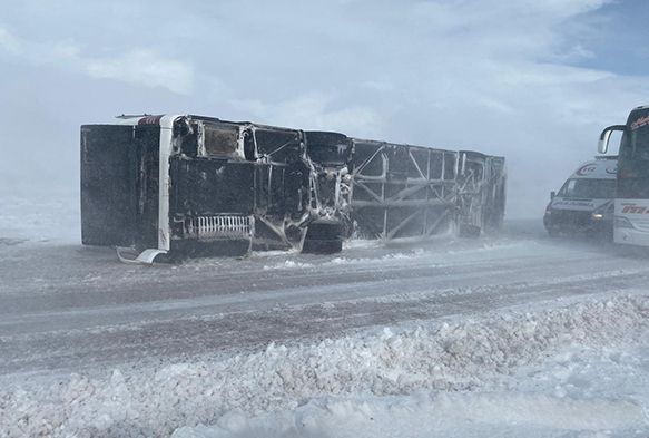 Kayseri'de yolcu otobs devrildi: 14 yaral
