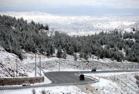 Erciyes yolunda kartpostallık görüntüler oluştu