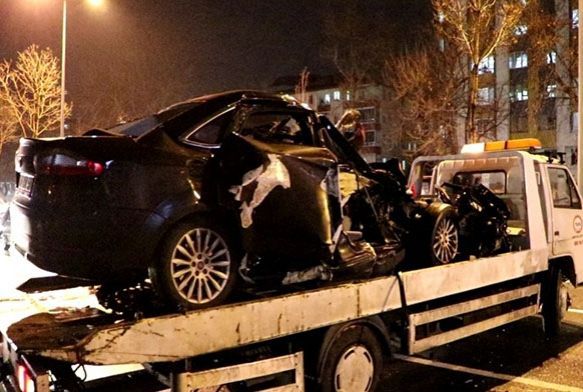 Halk otobsne arpan otomobil hurdaya dnd