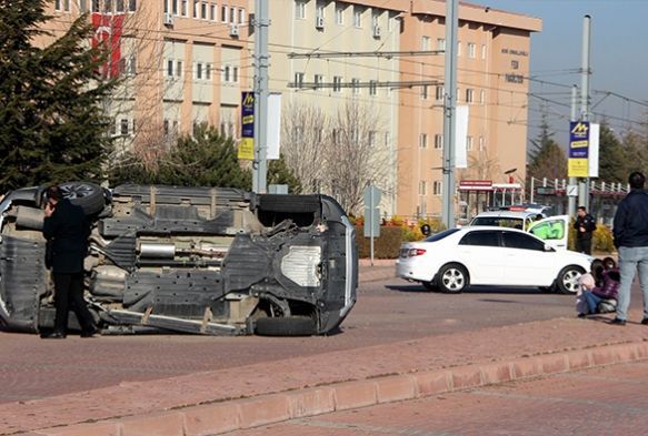 Otomobille çarpışan jeep takla attı: 1 yaralı