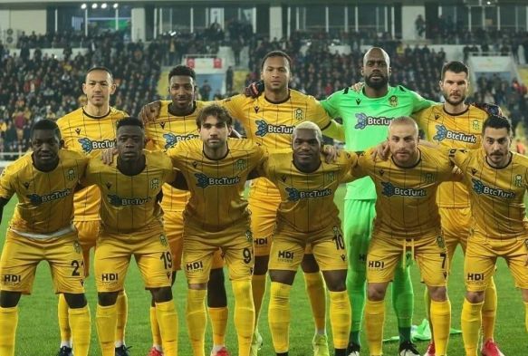 Yeni Malatyaspor Sper Lig'de oyunculardan kar etti