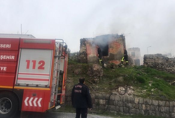 Metruk binadaki yangn itfaiye ekiplerince sndrld