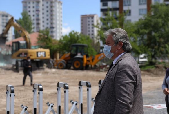 Yldrm Beyazt mahallesinde gecekondular ykld, yerine okul yapla