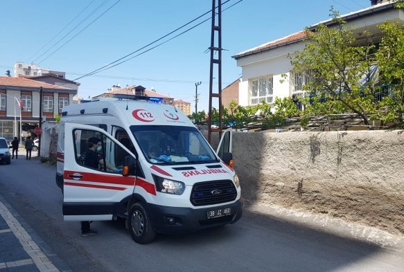 'Ben intihar ediyorum' notu bırakıp kendini astı