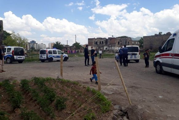 ocuk yznden kan kavgada aileler birbirine girdi