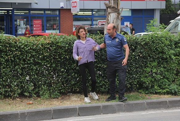 Sarho kadn taksiciye bak ekip aynalarn krd