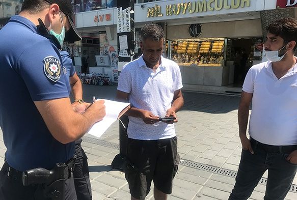 Maskesiz dar kan adamdan ikna iin polise ilgin szler