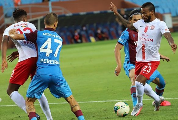 Trabzonspor ampiyonluk yolunda byk yara ald