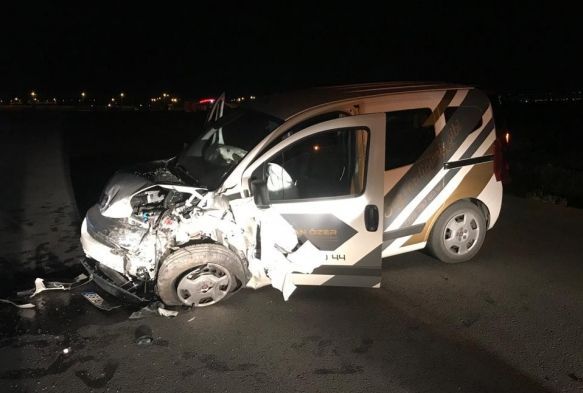 Hafif ticari arala otomobil kafa kafaya arpt: 2si ar 5 yaral