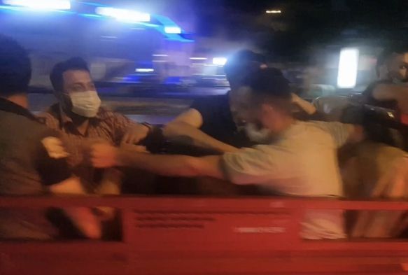 Kucak kucaa ama maskeli