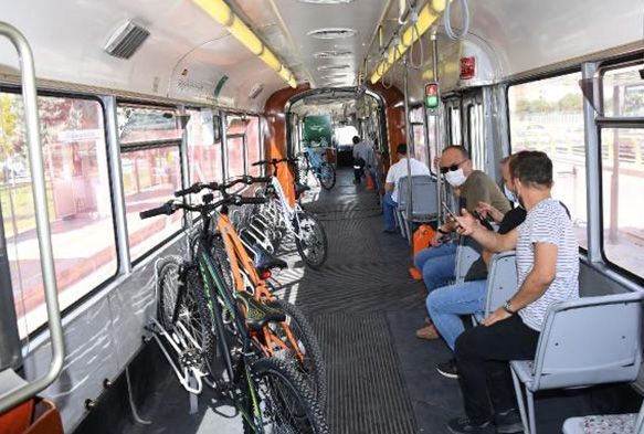 Bisiklet tramvay raylarda 