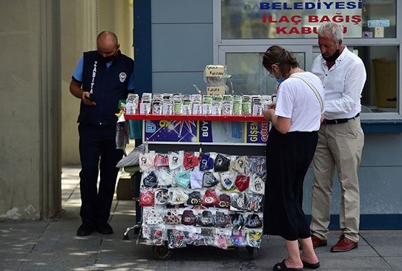 Seyyar satc maskesi 900 TLlik cezadan kurtaryor