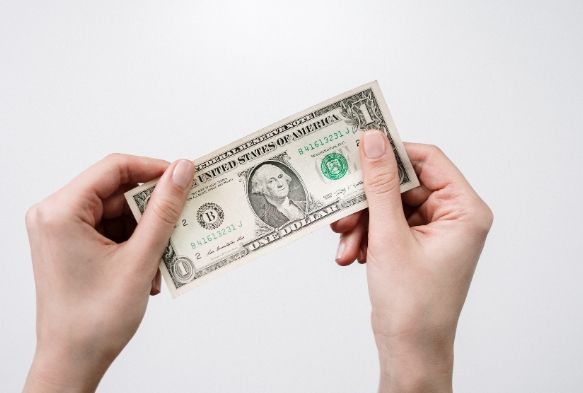 Dolar haftaya yine rekor krarak balad