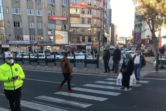 Yayalara yol vermeyen 41 ara srcsne ceza