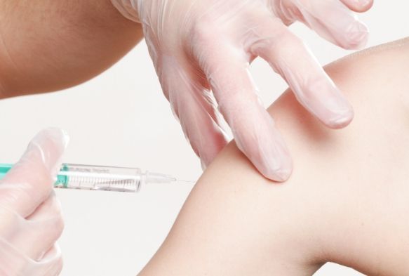 ngiltere, Pfizer ve BioNTechin asn onaylad